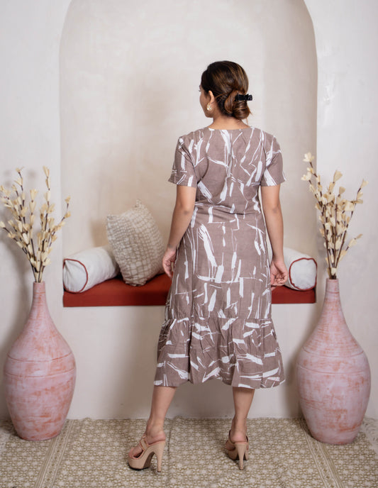 girl in brown dress back view